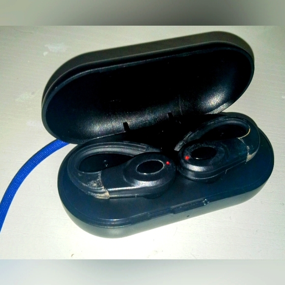 Sentry Bluetooth Wireless Earbuds w/ Charger Dock - Picture 1 of 4